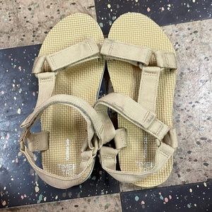 Women’s tan sandals